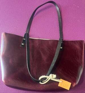 No brand handmade leather bag